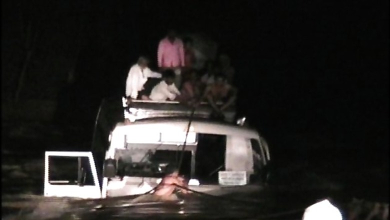 Shivpuri: 13 trapped bus passengers rescued