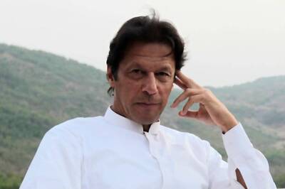 Pakistan SC Stays Recount in Lahore Seat Won Narrowly by Imran Khan