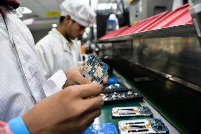 Govt Welcomes Apple, Samsung's Local Manufacturing Move, Chinese OEMs Skip PLI Offer