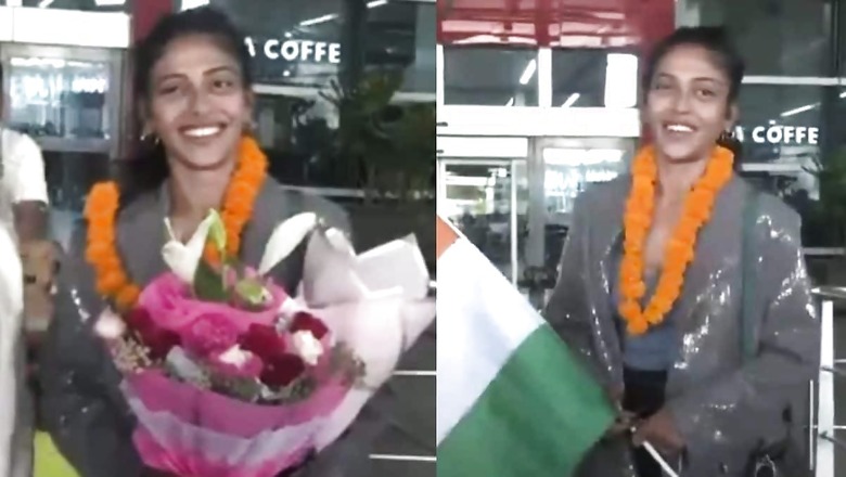 Cannes 2024 Winner Anasuya Sengupta Receives Bouquets After Arrival In India, Poses With The Tricolor; Watch