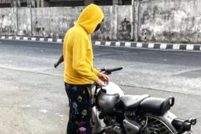 Kartik Aaryan's Monday Ride Amid 'Bhool Bhulaiyaa 2' Shoot