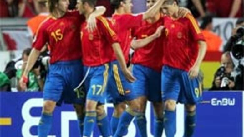 Spain drown toothless England
