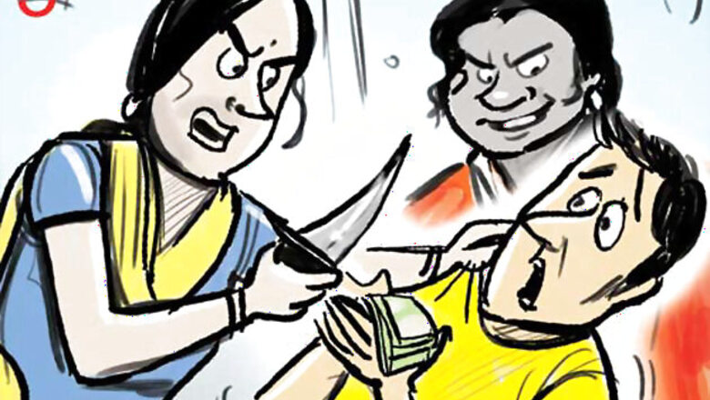 Eunuchs hitch a ride with NRI, thrash and rob him