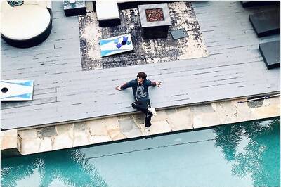 Shah Rukh Khan Enjoys Los Angeles Sun on Holiday with Wife Gauri, See Pics