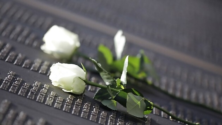 Titanic's dead mourned 100 years later