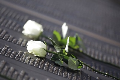 Titanic's dead mourned 100 years later