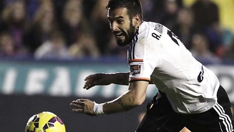 Valencia win as late goals abound in La Liga