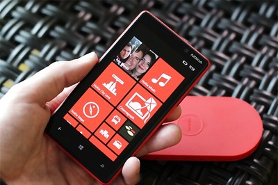 Windows Phone 8 users complain about random reboots, poor battery life