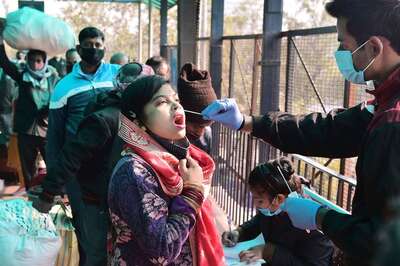 Guj Govt to Set Up COVID-19 Vaccination Camps at Schools