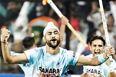 India seek to repeat Pak act on Australia