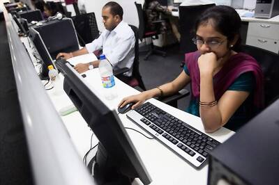 Only 29 Percent Female Internet Users in India: UNICEF