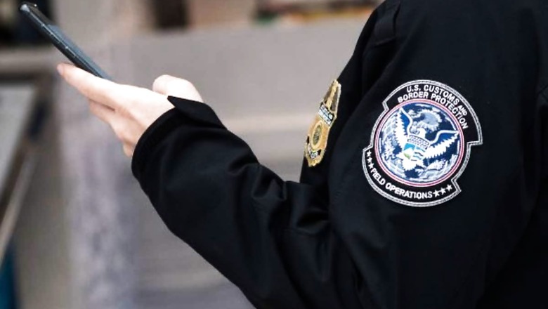 Cow Dung Cakes Found Inside Indian Passenger's Bag by US Customs at Washington Airport, Destroyed