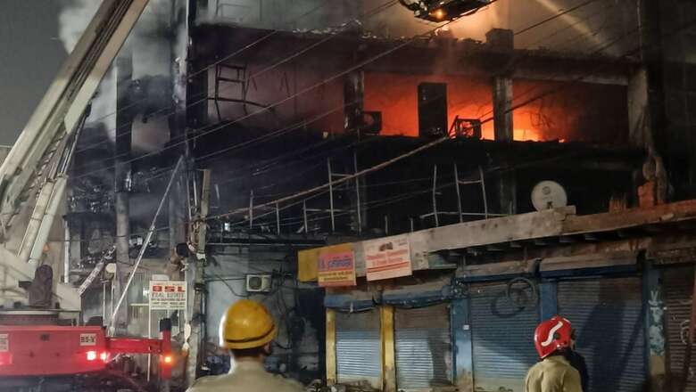 Fire Breaks Out at 3-story Building in Delhi's New Ashok Nagar, 12 Rescued