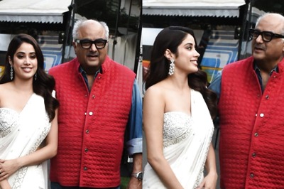 Janhvi Kapoor Screams 'Papa' After Boney Kapoor Asks Paparazzi 'Bhai Behen Lag Rahe Hai Na Hum'