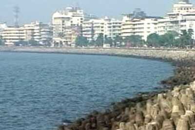 Reserve MHDHA flats for Marathis: Bal Thackeray