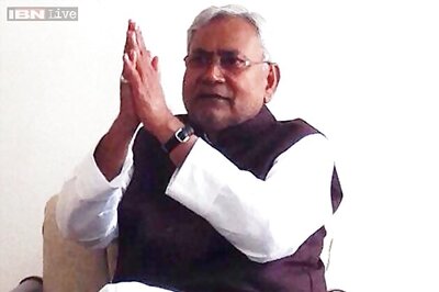 Nitish apologises to Bihar voters, Jitan Ram Manjhi quits as CM, BJP stumbles at the final hurdle