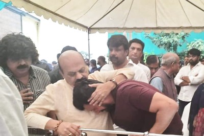 Kichcha Sudeep Inconsolable At Mom's Funeral Rituals, Stays Close to Her Mortal Remains | See Pic