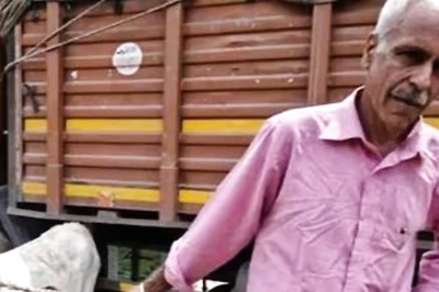 This Former IAS Officer is Roaming Around Faridabad With Two Donkeys. Here’s Why