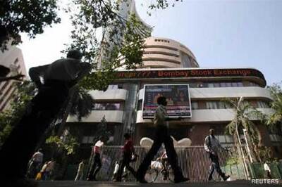 Sensex ends flat, Nifty above 6500