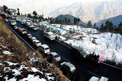 Shimla, Manali cut off After Snowfall, Traffic Hampered