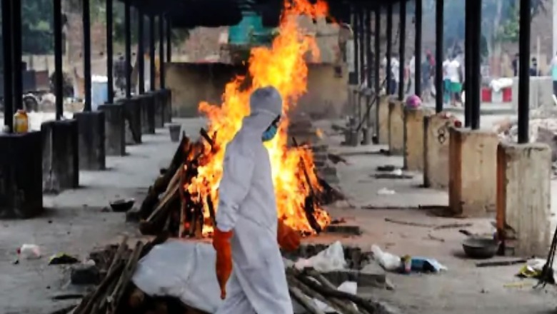 Maha Govt to Provide Rs 25L Insurance to NGOs Performing Last Rites of Covid-19 Victims