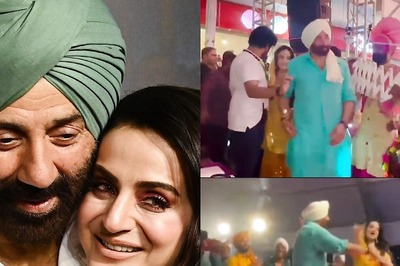 Gadar 2: Ameesha Patel Holds Sunny Deol's Arm As They Wade Through Mob, Dance To Dhols in Delhi