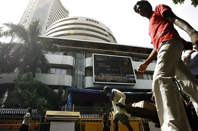 Sensex Down 49 Points on US Rate Hike Hints, Rupee Plunge