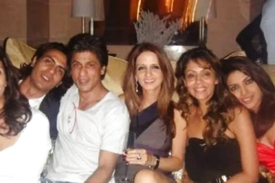 Priyanka Chopra Sweetly Places Her Head on Gauri Khan's Shoulder in Viral Photo With Shah Rukh Khan