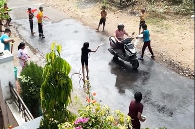 Holi 2023: Video of Children Spraying Water on Motorist Starts 'Fun vs Harassment' Debate