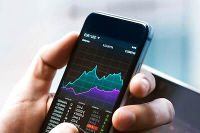 Sensex crashes 1,023 pts, Nifty settles near 17,200; Lupin drops 7 per cent