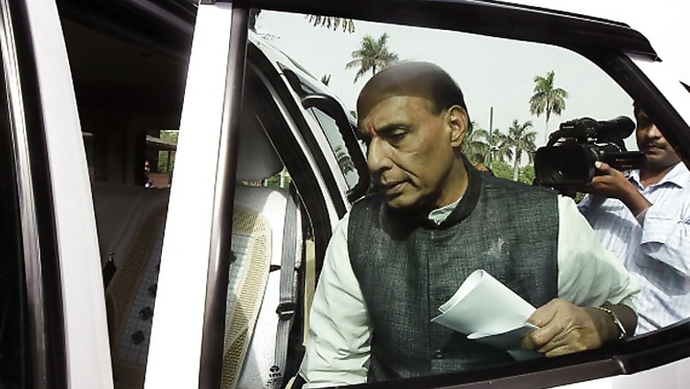 Rajnath Urges Restraint in Handling Kashmir Clashes; Calls up Sonia, Omar