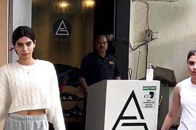 Trending: Paparazzo Says 'Hello, Janhvi Kapoor' On Spotting Her Sister Khushi Kapoor