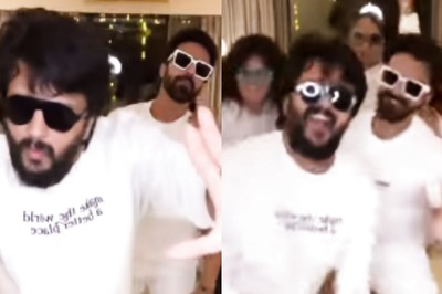 Riteish Deshmukh, Genelia D’Souza Hop On Kala Chashma Trend with Friends Shabir Ahluwalia, Ashish Chowdhry; Watch