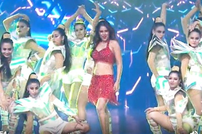 Nia Sharma Nails Tip Tip Barsa Paani Moves in Red Saree, Aces Nora Fatehi's Garmi Hook Step, Watch Video