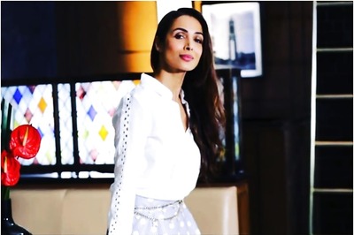 Woman Forcibly Tries to Sell Malaika Arora Gajra 'Arbaaz ji ki Taraf Se', Video Goes Viral