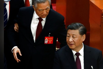 Hu Jintao, Who Sat Next to Xi Jinping, Escorted Out of Closing Ceremony of Party Congress