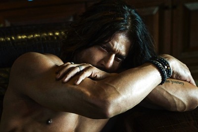 Shah Rukh Khan Sets Thirst Trap With Shirtless Pic as He Waits for Pathaan, Fans Find it Too Hot