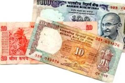 Rupee will bounce back, assures FM