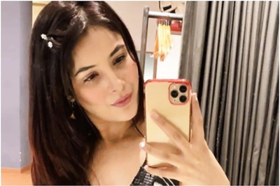 Shehnaaz Gill Looks a Stunner in This Mirrorfie, See Pic