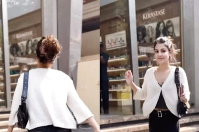 Rhea Chakraborty Almost Falls Down as Paparazzi Follow Her, Says 'Peecha Karoge Toh...'