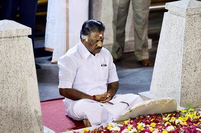 Panneerselvam Starts Signature Campaign to Convert Poes Garden to Jayalalithaa memorial