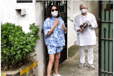 'Happy and Nervous' Neena Gupta Visits Gulzar to Gift Him Her Autobiography
