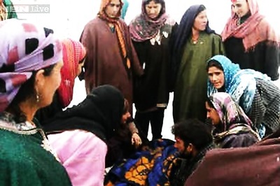 Woman delivers outside hospital in Jammu and Kashmir in sub-zero temperature