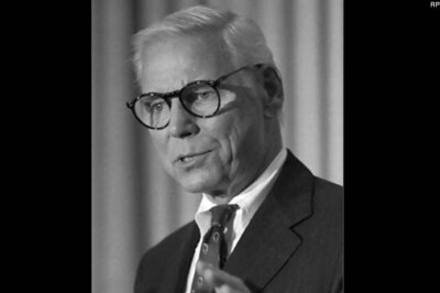 Union Carbide's ex-chief out of India's reach