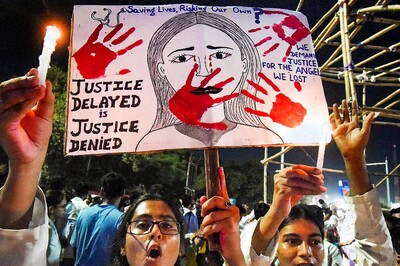 Dhaka University Students Protest in Solidarity with Demonstrations Over Kolkata Rape Incident