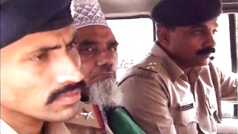 Gujarat: Man slaps Muslim cleric who called Navratri a 'festival of demons'