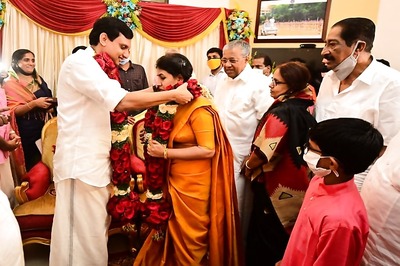 Pinarayi Vijayan's Daughter Veena Marries CPI-M Youth Leader Mohammed Riyas in Low-Key Ceremony