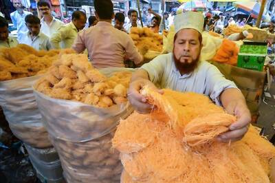 Clerics Mull Live Streaming of Taraweeh This Ramzan to Follow Social Distancing Norms