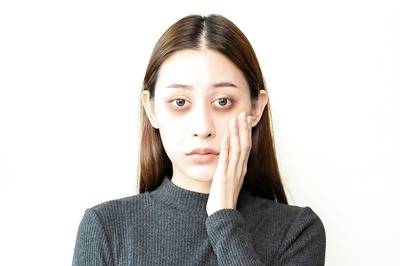 10 Natural Remedies To Reduce Dark Circles