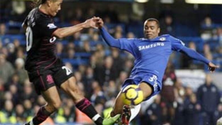 United lose to Villa, Chelsea held by Everton